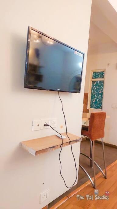 Top Luxury & Couple Friendly Stay Gp By Taj Suites & Studios #New Year Party & Stay Noida Exterior foto