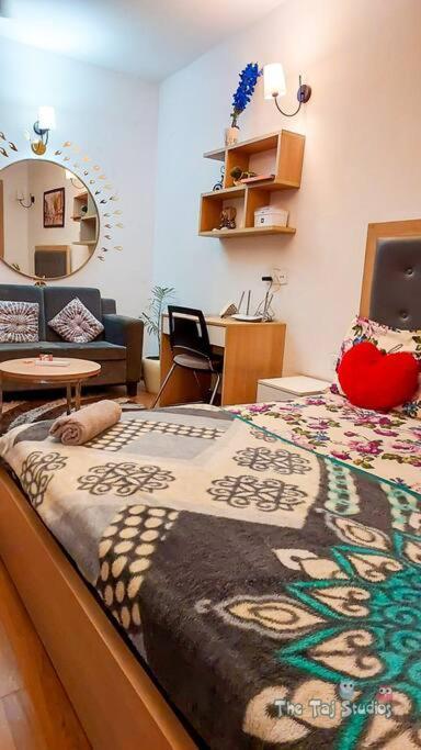 Top Luxury & Couple Friendly Stay Gp By Taj Suites & Studios #New Year Party & Stay Noida Exterior foto
