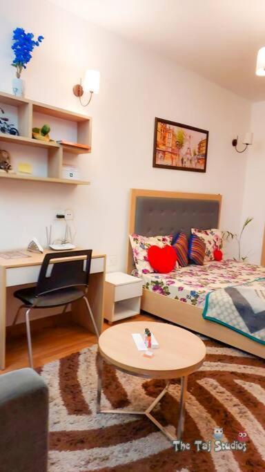 Top Luxury & Couple Friendly Stay Gp By Taj Suites & Studios #New Year Party & Stay Noida Exterior foto