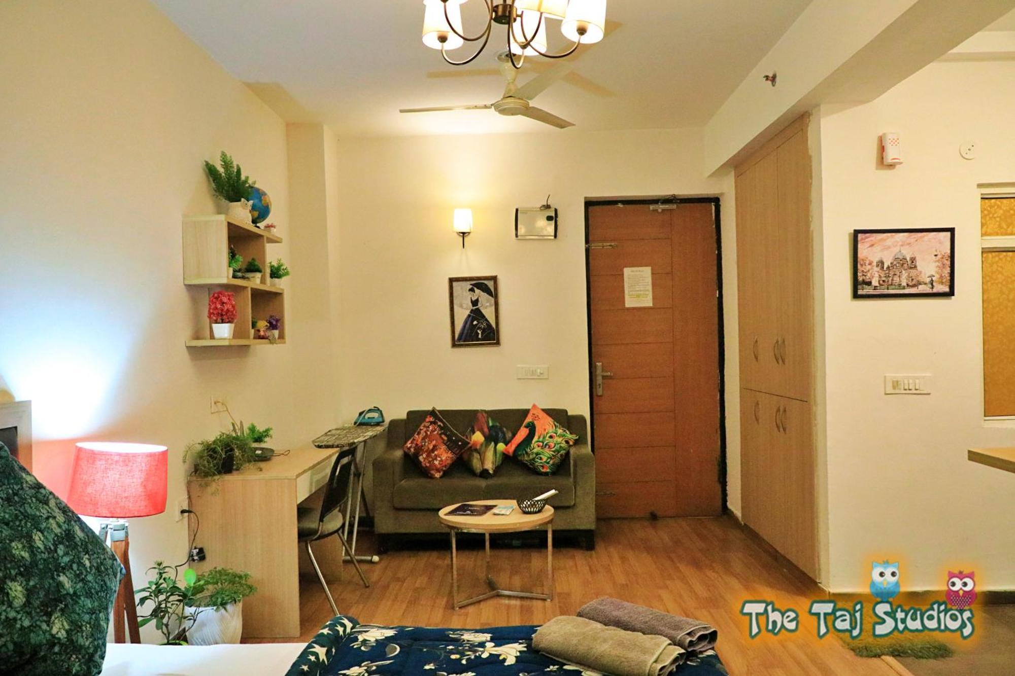 Top Luxury & Couple Friendly Stay Gp By Taj Suites & Studios #New Year Party & Stay Noida Exterior foto